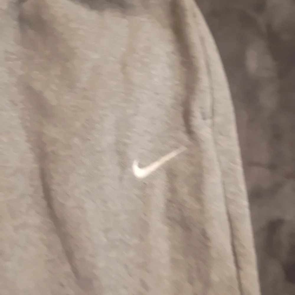 Nike Joggers Womens Medium Gray Fleece Sweatpants Swoosh Relaxed Fit Sportswear